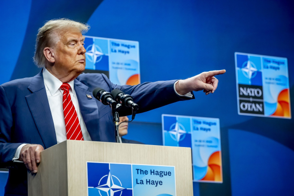 Patru cuvinte folosite de Nicușor Dan după ce a vorbit cu Donald Trump la Summitul NATO de la Haga