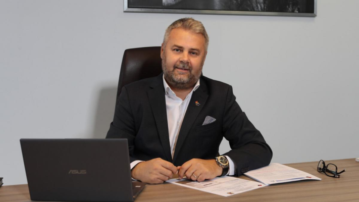 Primul bugetar de lux care își reduce singur salariul de la 53.000 de lei la 14.000 de lei. Miruță: E un gest de bun simț