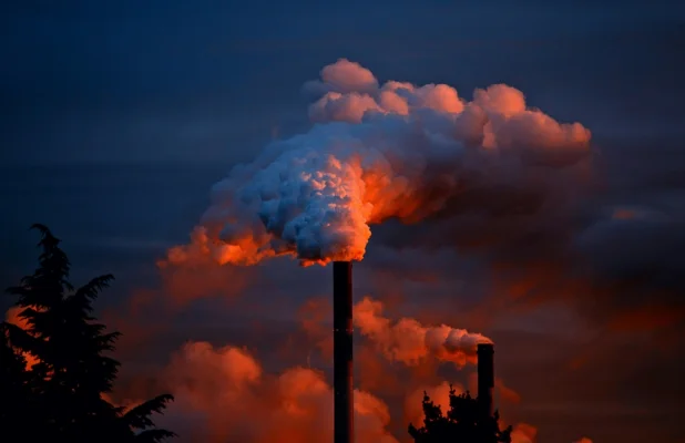 România va stoca o cincime din emisiile de carbon ale UE pe termen nelimitat. USR cere socoteală guvernului pentru negocierile care au dus la asta