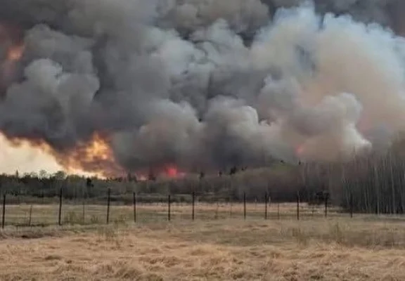 Canada se confruntă cu primele incendii forestiere ample din acest sezon în contextul secetei / Doi morţi, 1.000 de persoane evacuate