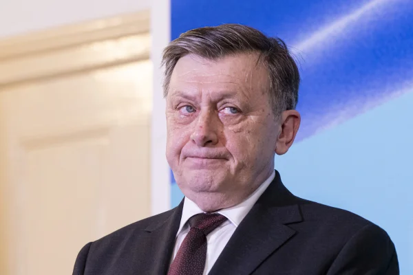 Ce a întâlnit Antonescu mai des în politică: nepotism sau amantlâc