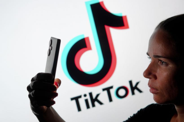 Adolescentă ucisă de tatăl său, după ce a refuzat să-și închidă contul de TikTok