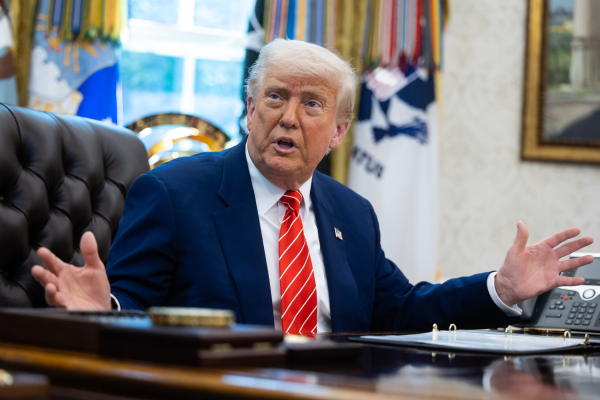 Donald Trump declară că SUA nu ar trebui să respecte obiectivul NATO privind cheltuielie de apărare
