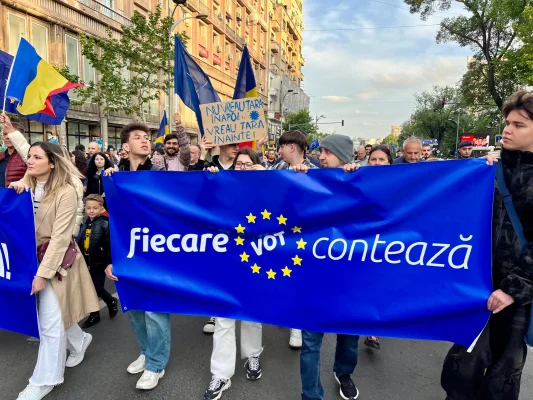 The New York Times: Cum a rezistat România asaltului venit de pe mai mult fronturi: Rusia, Maga, boții de pe TikTok