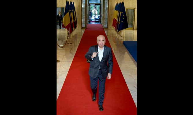 Bolojan a început "curățenia" la Cancelaria Primului Ministru: A cerut demisiile a zeci de consilieri, apropiați foștilor premieri Nicolae Ciucă și Marcel Ciolacu SURSE