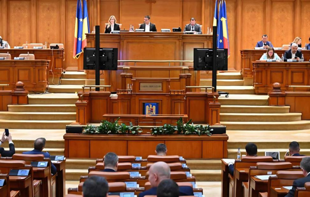 Prima moțiune de cenzură împotriva Guvernului Bolojan, dezbătută luni în Parlament