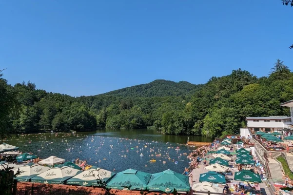 Prefectura Mureş: Sovata rămâne o destinaţie sigură şi deschisă pentru turişti / Staţiunea nu este afectată de starea de alertă instituită în judeţ, după situația de la Salina Praid