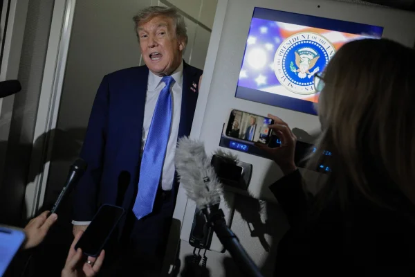 Donald Trump a reunit celula de criză și cere Iranului capitulare necondiționată