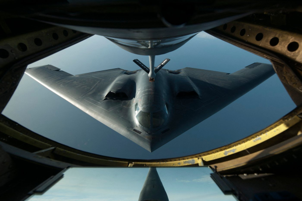 LIVE BREAKING Armata SUA a relocat bombardierele B-2, însoțite de avioane-cisternă, în insula Guam, din Pacific / Iranienii sunt izolați de mai multe zile din cauza lipsei internetului / Cinci membri ai Gărzii Revoluționare au fost uciși / Ministrul iranian de Externe: O implicare a SUA ar fi „foarte, foarte periculoasă pentru toată lumea”