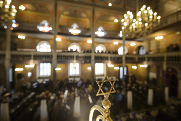 Raport îngrijorător al Institutului „Elie Wiesel” privind monitorizarea antisemitismului: O treime dintre parlamentari sunt în partide care își asumă valori de extremă dreapta