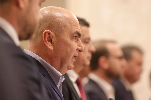 Cum și-au împărțit ministerele PNL, PSD, USR și UDMR în guvernul Bolojan. Numele vehiculate