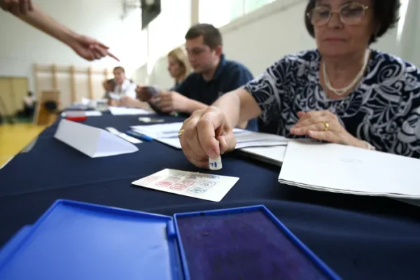 PSD își retrage reprezentanții din secţiile de votare din municipiul Buzău. Sunt chemați să-i înlocuiască tinerii care au împlinit 18 ani