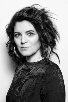 Șuetă cu poeta Svetlana Cârstean: „Am exersat cum să iubesc mereu pe altcineva decât pe mine însămi”
