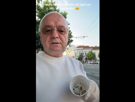 Primarul Emil Boc a strâns chiștoace de pe jos, în centrul Clujului / ”No bun, de data asta, am strâns eu chiștoacele de pe jos. Data viitoare, amendă între 500 și 1.000 de lei„