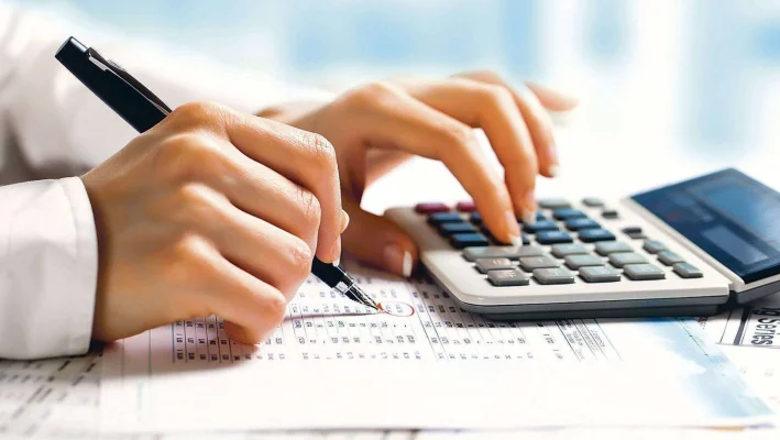 Comisia Europeană critică România pentru lipsa măsurilor eficiente în reducerea deficitului bugetar