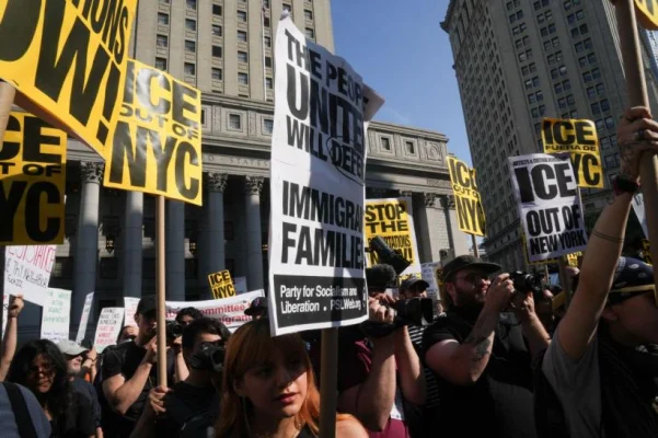 Protestele se extind în SUA: Mii de persoane au ieșit în stradă la New York împotriva lui Trump