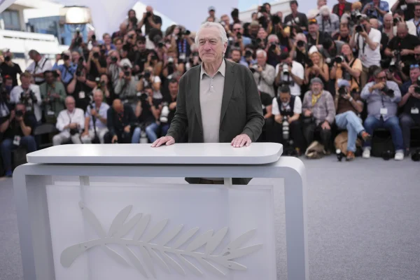 Robert de Niro, îndemn puternic la vot, în debutul festivalului de la Cannes, unde a primit un premiu onorific