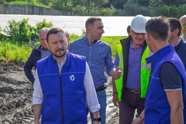 Ministrul Mediului a dispus controale la exploatările miniere pentru ca „o catastrofă de mediu” precum cea de la Praid „să nu se repete”/ Fechet: Mediul nu e o resursă infinită, iar cine îl distruge, plăteşte. Acelaşi lucru se va întâmpla şi la Praid