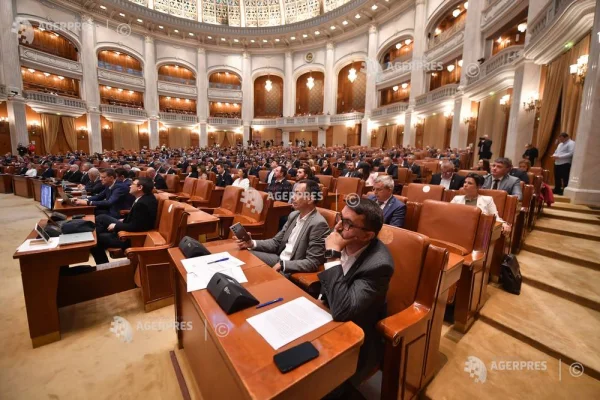 Parlament: Ședință solemnă - luni, la ora 12,00; Nicușor Dan va depune jurământul de președinte al României