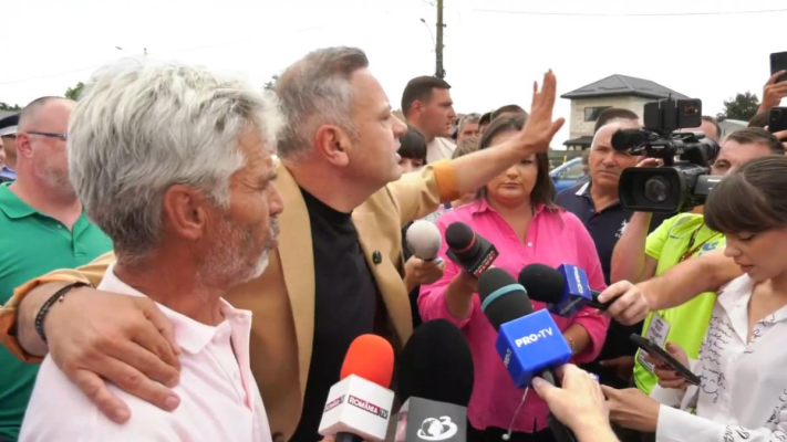 „Fără bani apa, că e de la Dumnezeu”. Ministrul Agriculturii, luat la rost de țăranii furioși, la Lungulețu: „Nu ne luați cu lugu-lugu”