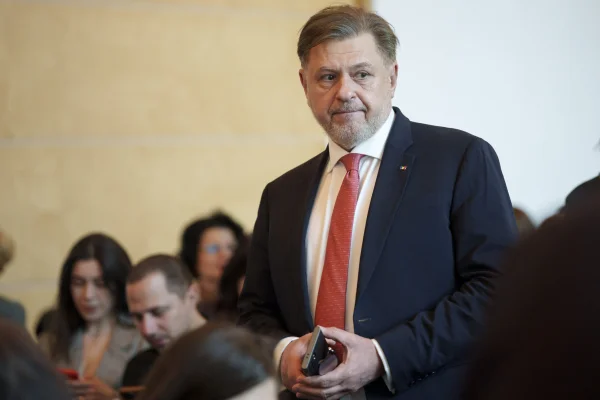 Rafila acuzat de Ghinea că blochează informații despre spitalele din PNRR