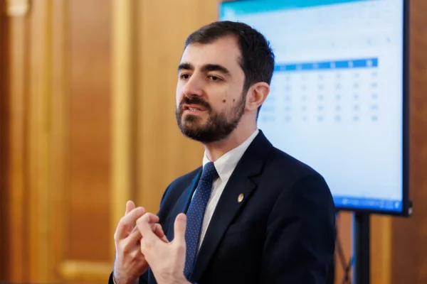 Deputatul USR Claudiu Năsui face o listă cu 178 de agenții finanțate din bugetul de stat. „Scopul lor este salarizarea și oferirea de posturi de conducere”