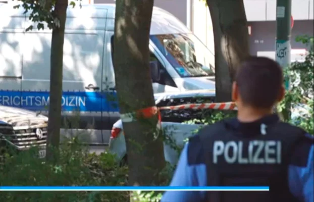 O femeie care a atacat cu cuţitul doi trecători în Munchen a fost împuşcată de poliţie / Vineri, un bărbat în vârstă de 48 de ani a intrat cu maşina în cinci oameni în Passau