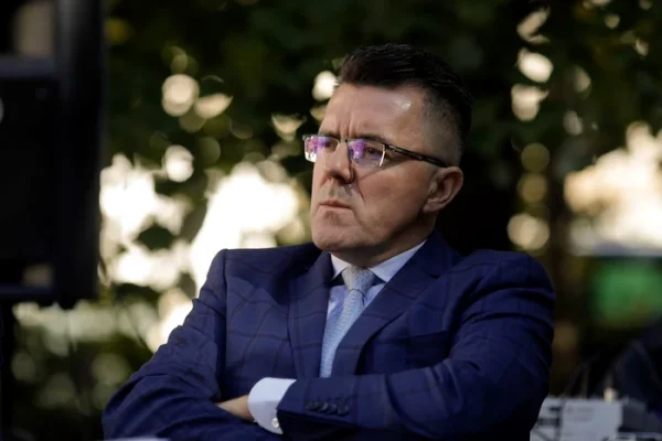 Cine e Dan Dungaciu, vehiculat drept înlocuitor al lui Călin Georgescu. A condus un proiect de cercetare la Universitatea Soros