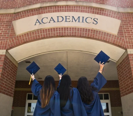Oamenii de ştiinţă şi-au pierdut locurile de muncă sau granturile în urma reducerilor bugetare din SUA. Universităţile străine vor să îi angajeze