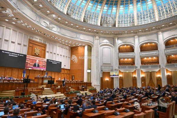 Camera Deputaților: Termenul de încadrare în funcție a 1.000 de persoane angajate pentru evaluarea pensiilor - prelungit