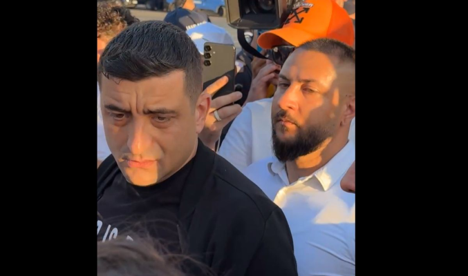 Simion a venit cu bodyguardul dupa el sa se certe cu jandarmii din Piata Victoriei. Miting esuat al AUR, doar cateva sute de manifestanti