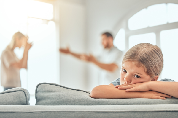 Vacanța la tata, vacanța la mama. Cum protejăm copilul între două case. 5 reguli de bază pentru familiile separate