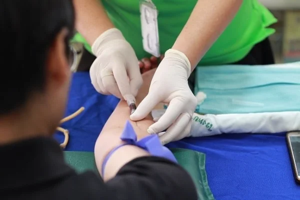 Peste 40% din asistente medicale din Italia vor să-și schimbe locul de muncă / Sistemul medical ar putea ajunge în scurt timp la un deficit de o sută de mii de asistente / Se câștigă în medie 32.400 de euro brut pe an