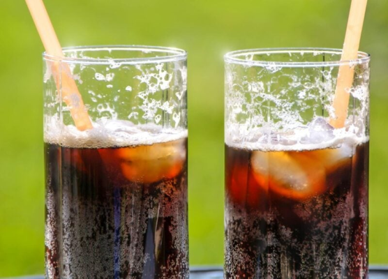 Poate consumul de suc să ajute la migrene? Medicii explică dacă băuturile carbogazoase vindecă durerile de cap sau nu