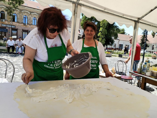 Ați mâncat vreodată „păturată pă crumpi”?