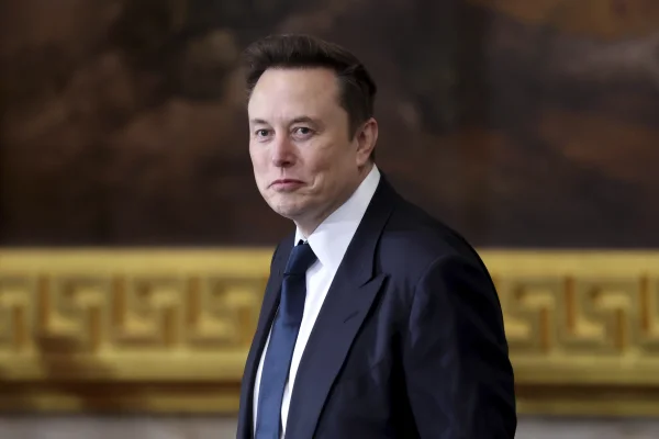Musk îl face ”idiot” pe un consilier al lui Trump. Miliardarul ar fi încercat să-l convingă pe Trump să renunțe la războiul tarifelor