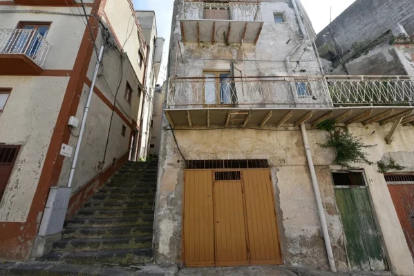 Cum arată casele la un euro din Sicilia / Prețurile minime de restaurare încep de la 20.000 de euro – reportaj CNN