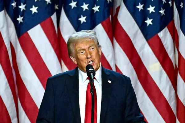 Politico și Bloomberg: Administrația Trump a cerut ambasadelor din toată lumea să suspende interviurile pentru vize ale studenților străini în SUA