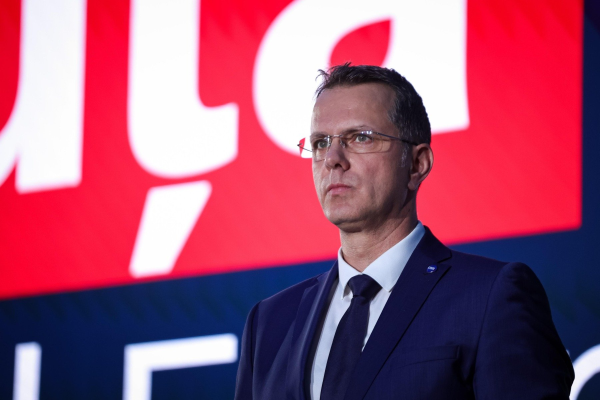 Ionuţ Moşteanu (USR) a preluat mandatul de ministru al Apărării Naţionale
