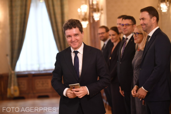 Nicușor Dan, 4 ore de consultări cu liderii politici pentru desemnarea premierului: Suntem presați de timp, sper să ajungem azi la consens / Concluziile fiecărui partid / Urmează discuții Nicușor Dan-Ilie Bolojan. Unde nu se înțeleg – FOTO/VIDEO