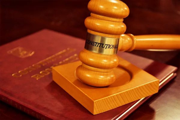 CCR a decis că declarațiile de avere nu trebuie să includă bunurile și veniturile soților și copiilor. Publicarea pe site-ul ANI, neconstituțională