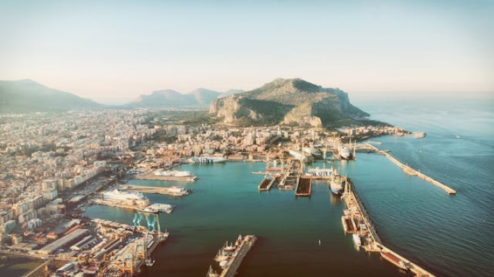 Top 5 plaje din Palermo: cele mai frumoase locuri pentru o vacanță pe litoralul sicilian