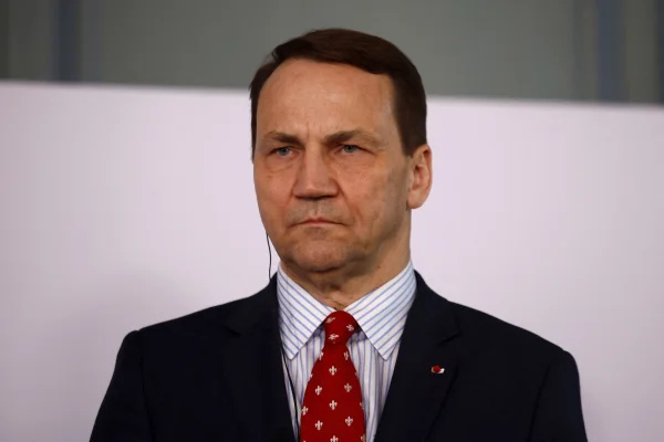 Ministrul polonez de Externe denunță agresiunea Rusiei în Ucraina: „Nu aveți destul pământ?”