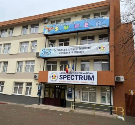 ​REPORTER DE IAȘI | Bătăi între copii și procese între părinți la Școala privată Spectrum