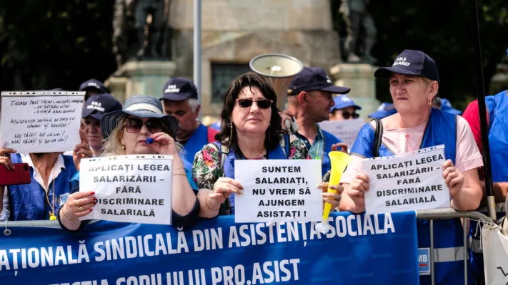 Sute de sindicalişti ai Cartel Alfa protestează la Cotroceni cerând ca o delegaţie a lor să fie primită de Nicuşor Dan