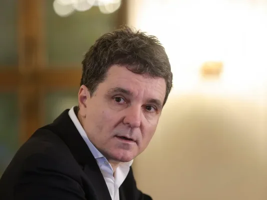 Nicuşor Dan cere desecretizarea documentelor care au stat la baza deciziei lui Ponta la inundaţii