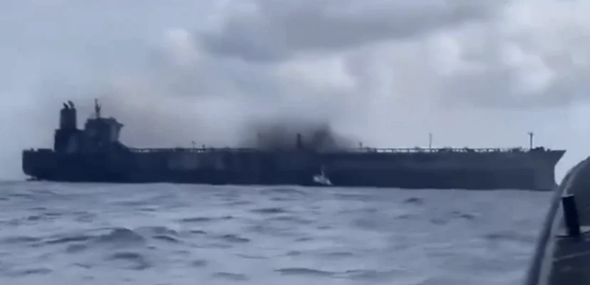 Un portcontainer sub pavilionul Singapore a luat foc în largul Indiei / 18 dintre cei 22 de membri ai echipajului au fost evacuați