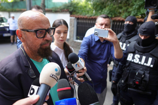BREAKING Piedone, audiat la DNA: ”Dacă există dovada, înseamnă că mi-au ascultat telefoanele mie și șoferului” / Șeful ANPC ar fi avertizat Hotelul International din Sinaia, deținut de familia Rușanu, că urmează să fie controlat: ”E prietenul meu de ani și ani de zile” / Percheziții DNA în mai multe locații