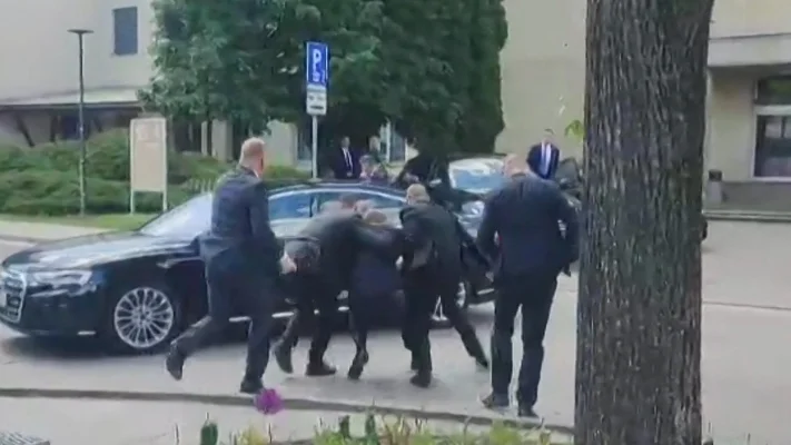 Premierul slovac Fico a ţinut o reuniune guvernamentală în locul unde a fost împuşcat acum un an