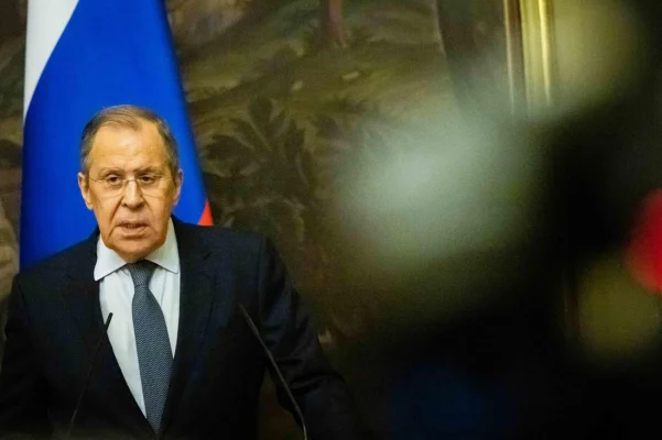 Rusia urmează să transmită un document cu cerinţe în vederea încheierii războiului din Ucraina, duminică, după încheierea unui schimb-record de prizonieri, anunţă Serghei Lavrov ț Și Ucraina pregăteşte un document